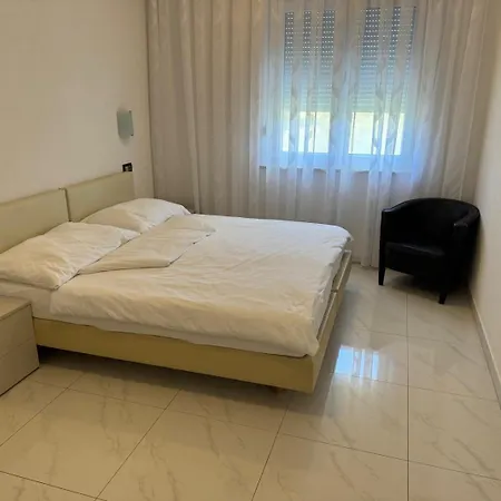 An Der 1 Reihe Vom Apartment Funtana